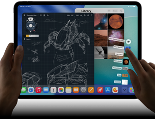 iPad Pro, noir sidéral, main gauche tenant l’appareil, main droite montrant un geste de pointage pour manipuler plusieurs fenêtres d’apps ouvertes, une app de dessin avec des croquis de designs mécaniques, une photothèque montrant des images de planètes et de l’espace, des fichiers en éventail dans le dossier Téléchargements