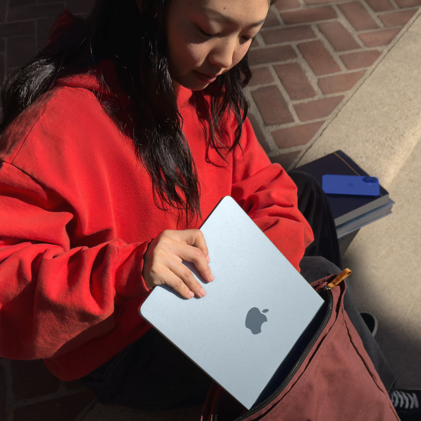 MacBook_Air_13-inch_M4_Sky_Blue_PDP_Image_Position_8__CAEN