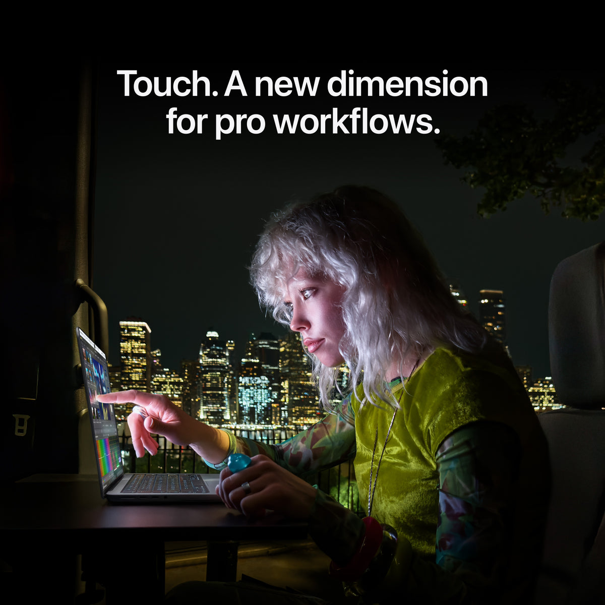MacBook_Pro_PROLED_XDR_Display_16-in_M5_Max_Silver_PDP_Image_Position_4__en-CA
